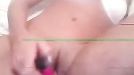 Novinha nua amadora caiu na net se masturbando peladinha