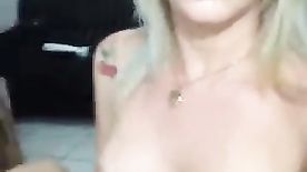 porn video  linda loira e travesti se masturbando na cam