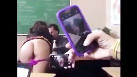 jogos eróticos  ninfetinha provocando o professor e os alunos