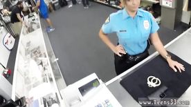 Pagando a policial pra filmar ela mostrando a bucetinha deliciosa