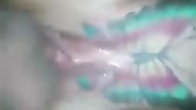 Cadela com tattoo de borboleta na xota fodendo sem capa mesmo