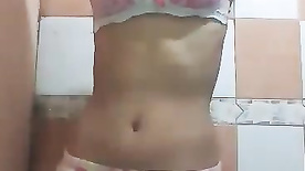 Lolita nua 18 anos mostrando seu corpo natural caiu na net