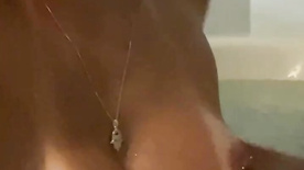 Vídeo vazado da Natália Romonny tomando banho de banheira
