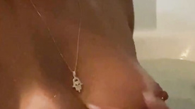 Vídeo vazado da Natália Romonny tomando banho de banheira