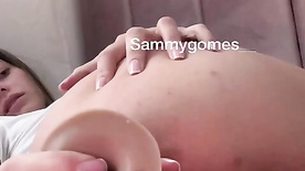 Sammy Gomes nua colocando os dedos na bucetinha molhada no privacy