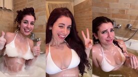 Videos gratis da Catarina Paolino peladinha tomando banho de banheira