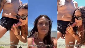 Afrodite Hotwife pagando boquete na praia mamando em público
