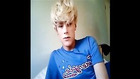 Loirinho gay peladinho mostrando o cuzinho na webcam