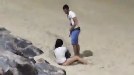 Flagra casados trepando gostoso em praia brasileira