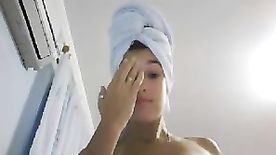 Novinha safada tomando banho