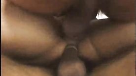 Mulher fazendo dupla penetração em vídeo de sexo brasileiro