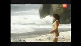 Marisela SantibaÃ±ez desnuda en playa nudista