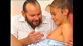 Novinha dando pro pai xvideo de incesto real