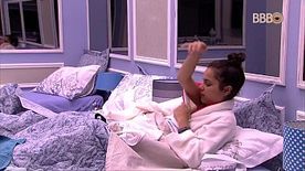 Mayla Araujo mostrando os peitos no BBB17