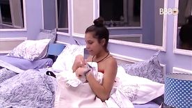 Mayla Araujo mostrando os peitos no BBB17