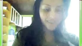 tesão  morena casada se exibindo na webcam