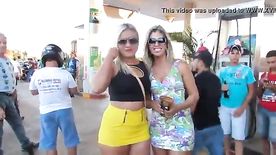 samba pornô  lindas gatas em um posto de gasolina