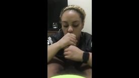 Vídeo sexo amador brasileiro Chupando cacete do negão