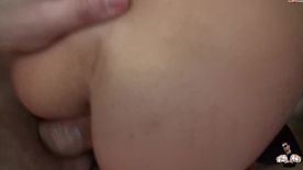 Moreninha tatuada sendo arrombada pelo musculoso dotado