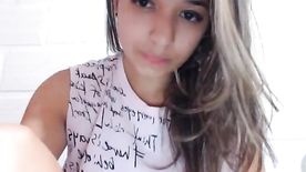 Brasileira loira novinha exibindo buceta na webcam