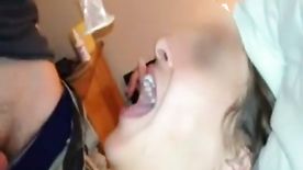 Videos porno amador brasil - Vagabunda deu pt na festinha e acabou bebendo a porra do amigo tarado