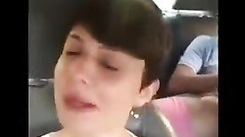 Xvideos boquete  Putinha pagando boquete dentro do carro deixando parceiro todo excitadinho