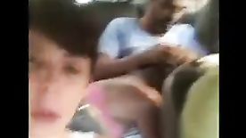 Xvideos boquete  Putinha pagando boquete dentro do carro deixando parceiro todo excitadinho