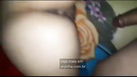 Porno amador com novinha vagabunda dando a bucetinha de quatro