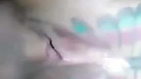 Cadela com tattoo de borboleta na xota fodendo sem capa mesmo