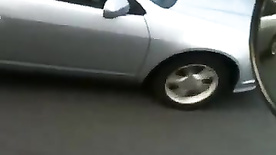 Caminhoneiro flagra casal fazendo sacanagem no carro