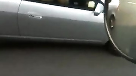 Caminhoneiro flagra casal fazendo sacanagem no carro