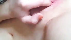 Xxx loirinha enfiando dedo na sua xotinha rosa