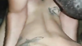 Criminoso fodendo tatuada putiane na surubinha