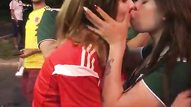 Torcedoras lésbicas se beijando na copa da Rússia 2018