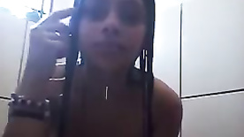 Mudinha novinha caiu na net filmando seu banho