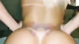 Video porno de novinhas loira sentando no caralho duro