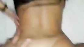 Vídeo porno amadora bronzeada metendo