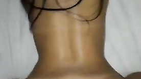 Vídeo porno amadora bronzeada metendo