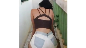 Sementinha do mal mexendo seu bumbum