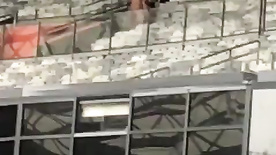 Casal fazendo sexo no estádio de futebol