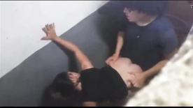 Aluno e diretora são flagrados metendo dentro do banheiro na festa da escola ⟫ NovoHomem.tk