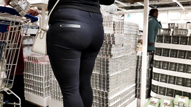 Big bunda girls in tight pants