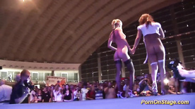 lesbian porno amador amadorshow on public stage