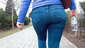 Candid big bunda teens in tight jeans