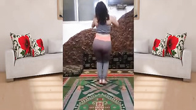 Arabian cusinckold wife dance for his friends