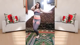 Arabian cusinckold wife dance for his friends