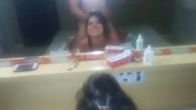 Bugrinha liberando cusinzinho no quarto de sexo