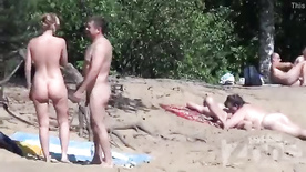 Boquete na areia de nudismo 1 - videosadultos18.com
