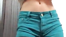 Novinha de 1* tirando a roupa