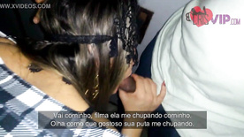 Cristina Almeida na contisem roupação do Gloryhole 4 no gravagem 2, onde os masculinos entram na cabine para comer sua vagina e esleiter na lábios da moradinhadinha, seu esposo cifrudo grava enquanto é humilhado por ela